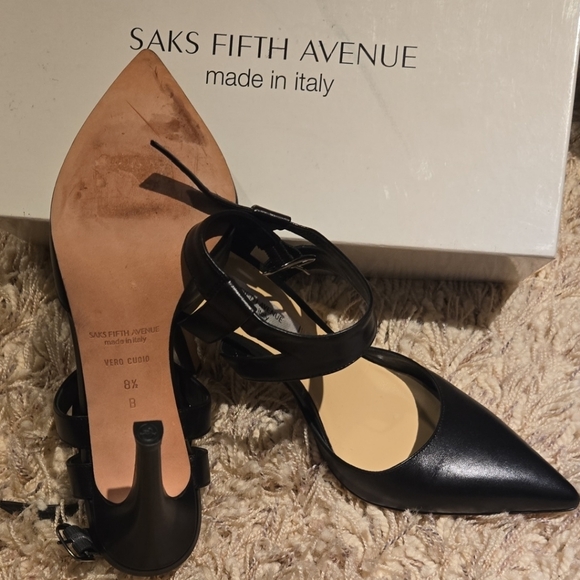 Saks Fifth Avenue Italian White Packaging - Picture 7 of 8